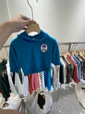 服装商场实拍图库_全球服装零售批发市场实拍_服装展会实拍